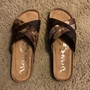 Women’s, super cute and comfy animal print slide on sandals